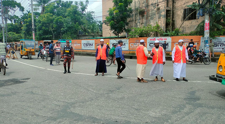 শিক্ষার্থী-সেচ্ছাসেবকদের হাত ধরে স্বাভাবিক হচ্ছে বরিশালের পরিস্থিতি